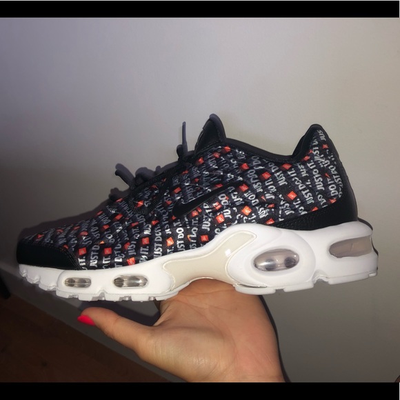 Nike WNS AIR MAX PLUS SE - Picture 2 of 5